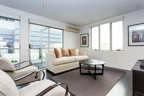 Apartamento Penthouse At Graffiti Laneways & Top Restaurants