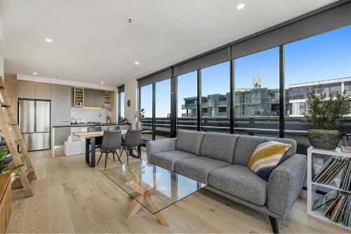 Luxe 3-bed Apartment Near Lygon St Bars And Dining