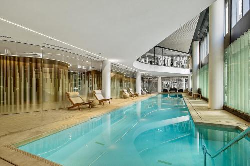 Stylish Apartment With Views At Docklands Waterfront