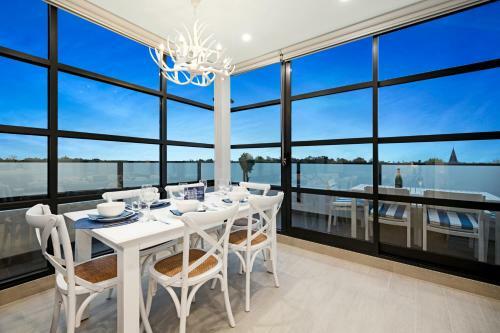 The Hamptons Apartments - St Kilda