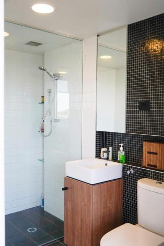 Apartamento Modern 2bd W City Views Pool Gym And Rooftop