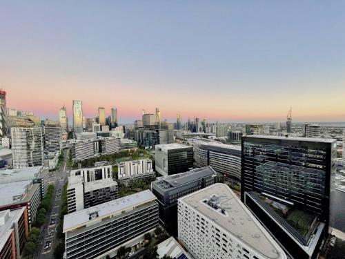 Modern Docklands Apartment City View 3b Lv34