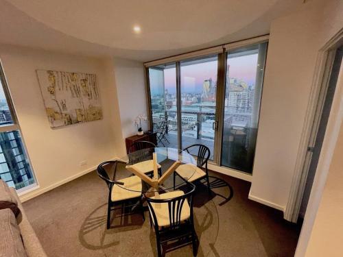 Modern Docklands Apartment City View 3b Lv34