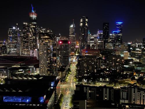 Modern Docklands Apartment City View 3b Lv34
