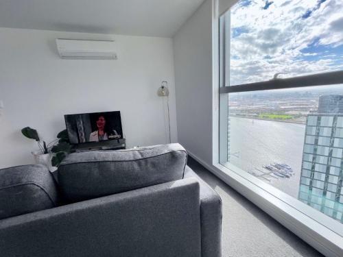 Modern Docklands Apartment City View 3b Lv34
