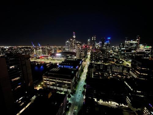 Modern Docklands Apartment City View 3b Lv34