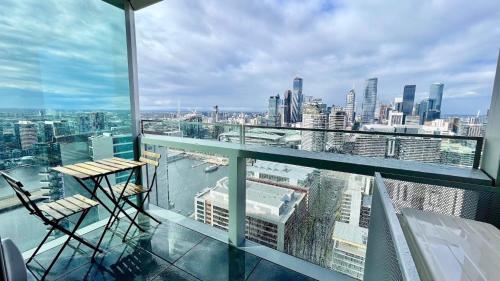 Modern Docklands Apartment City View 3b Lv34