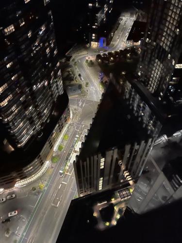 Modern Docklands Apartment City View 3b Lv34