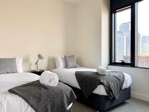 Readyset Apartments On Fulton Lane