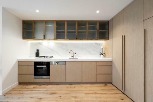 Luxuria Apartments - Collins House