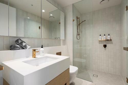 Luxuria Apartments - Collins House