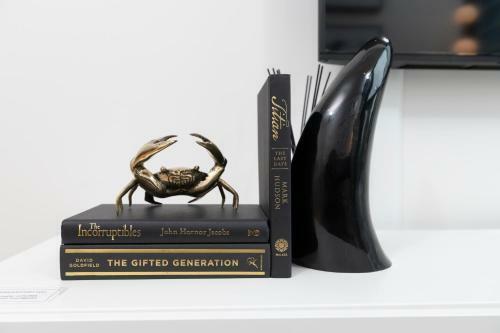 Luxuria Apartments - Collins House