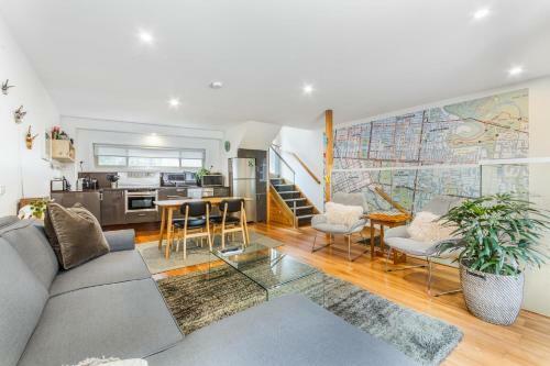 Spacious Homely City Apartment, Near River Walks