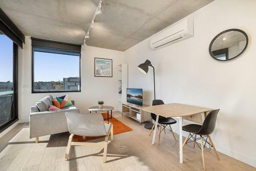 Apartamento Comfy 2-bed Balcony Unit Near Iconic Chapel St