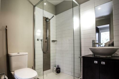 Readyset Apartments On Altona