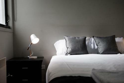 Readyset Apartments On Altona