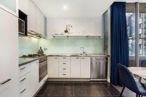 Central Melbourne Cbd Apartment With Gym And Pool