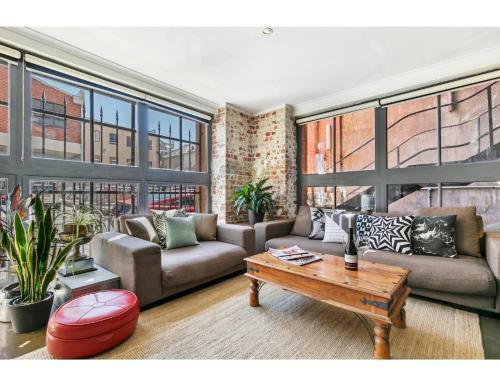Chic Warehouse Apartment In Hipster, Foodie Hub