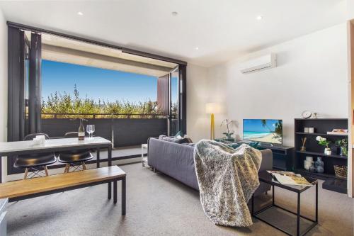 Convenient City Apartment With Resort-style Extras