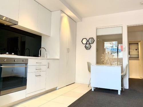 Readyset Apartments On Little Collins