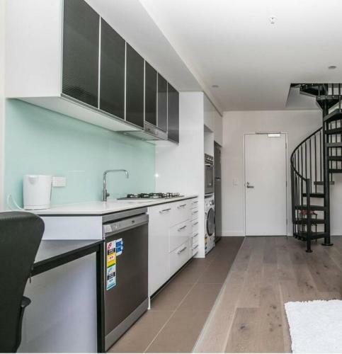 Readyset Apartments On Spencer West