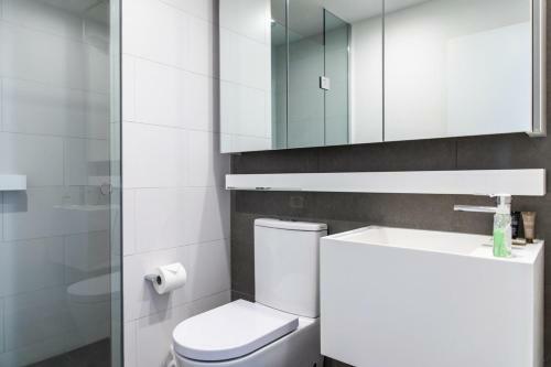 Apartamento 2bd Apt W Stunning Views In High Rise - Docklands