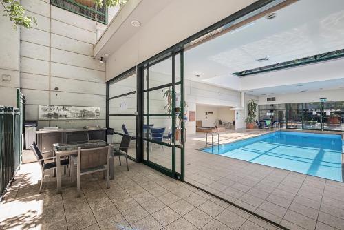 Apartamento Comfy 2-bed Unit In Cbd With Pool, Parking And Gym