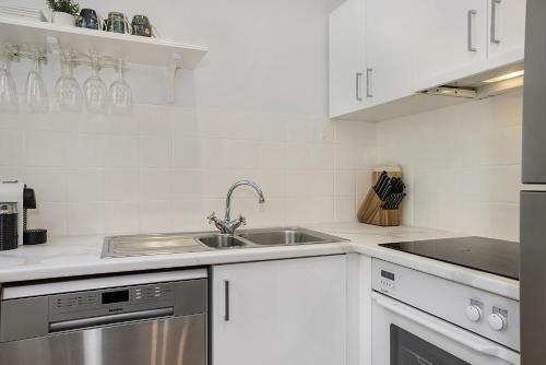 Apartamento Comfy 2-bed Unit In Cbd With Pool, Parking And Gym