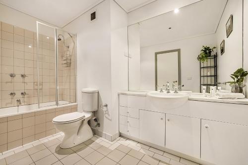 Apartamento Comfy 2-bed Unit In Cbd With Pool, Parking And Gym