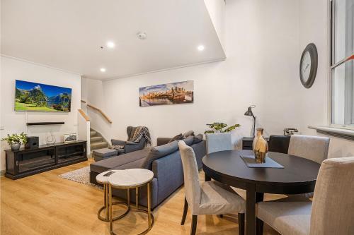 Apartamento Comfy 2-bed Unit In Cbd With Pool, Parking And Gym