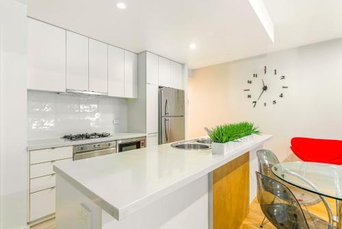 Bright Two-bedroom Apartment With Leafy Outlook