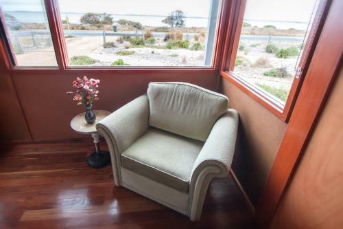 Coorong Aurora - Breathtaking Waterfront Escape