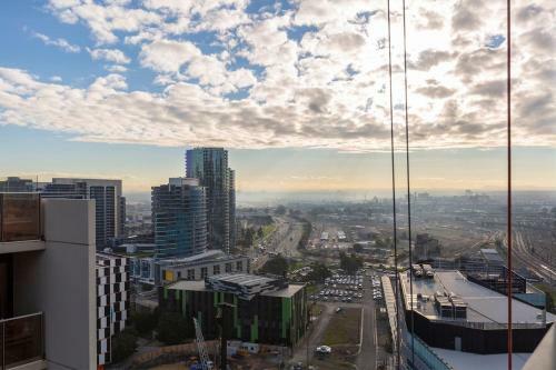 2bedroom Apartment With Views In Docklands Next To Cbd & Marvel Stadium