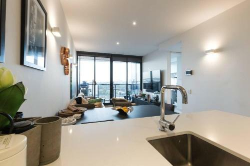 Apartamento Laurent Balcony Views Steps From Laneway Vibes
