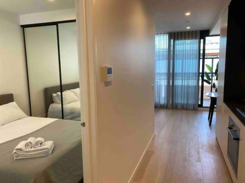 Modern 1 Bedroom Apartment South Yarra