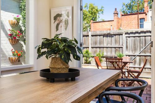 2-bed House With Patio Near Bars And Restaurants