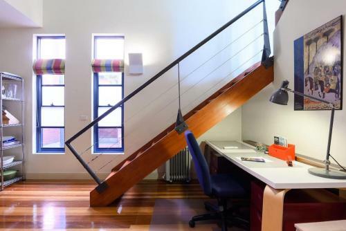 Brooklyn Warehouse Vibe Mins To St Kilda & Cafes