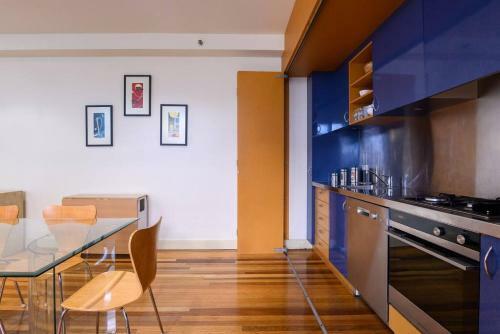 Brooklyn Warehouse Vibe Mins To St Kilda & Cafes