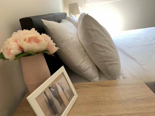 Cozy Ensuite Master Bedroom In Bentleigh East