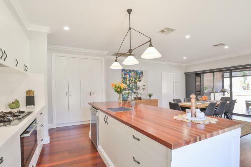 Indulge Luxury Homes - Dockside Marina