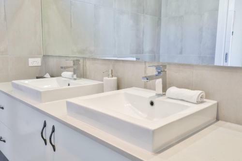 Indulge Luxury Homes - Dockside Marina