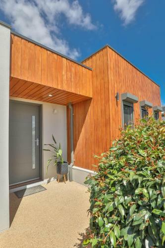 Indulge Luxury Homes - Dockside Marina