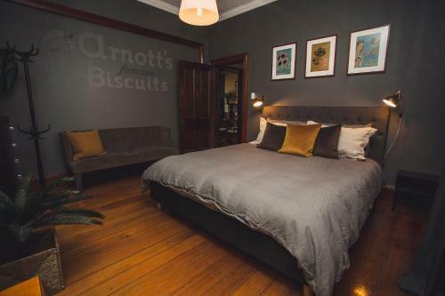 William Arnott Hotel