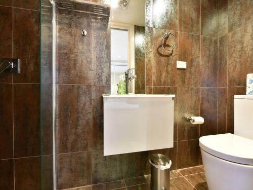 The Boat House Absolute Waterfront And Jetty