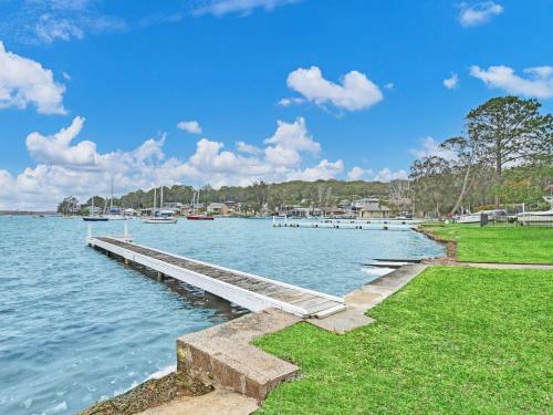 The Boat House Absolute Waterfront And Jetty
