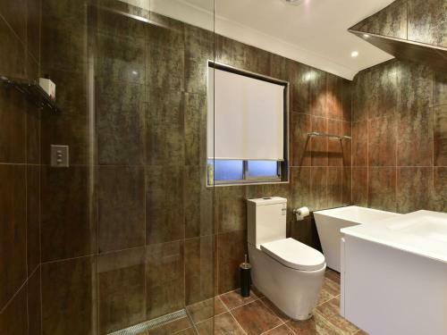 The Boat House Absolute Waterfront And Jetty