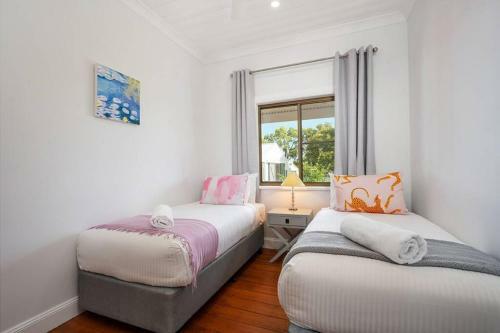 Waratah Up Douro By Your Innkeeper