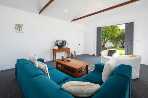 Waratah Up Douro By Your Innkeeper