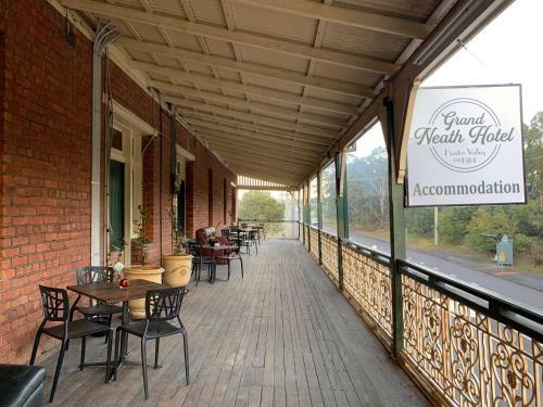 Grand Neath Hotel