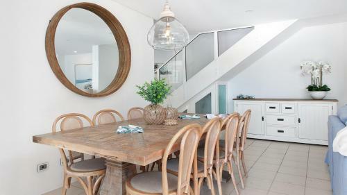 Arabella - Stylish Seaside Sanctuary With Views